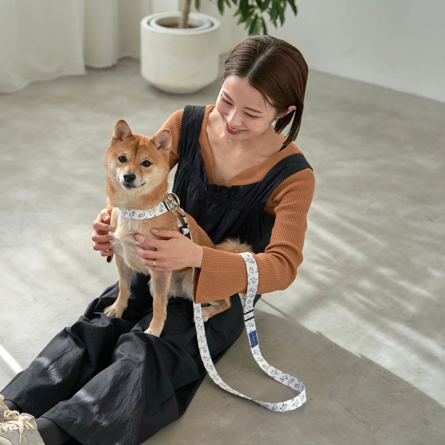 inuno. × 湖中そう リード 「拒否柴」ホワイト